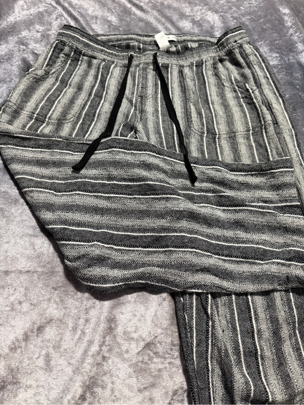 Striped Ankle Pants in Gray — Casual Drawstring Cropped Trousers